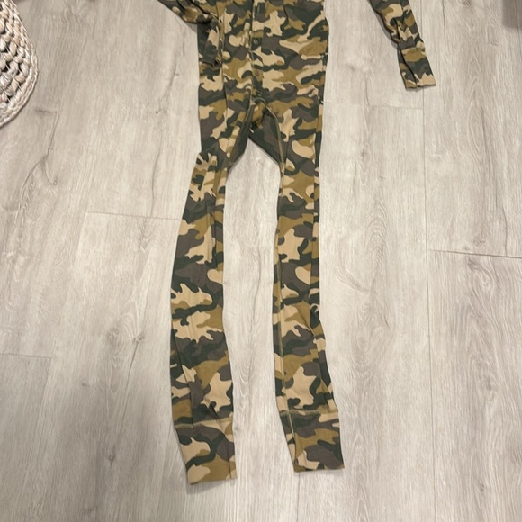 Carhartt Vinyard Camo Onesie - Adult small - Picture 2 of 3